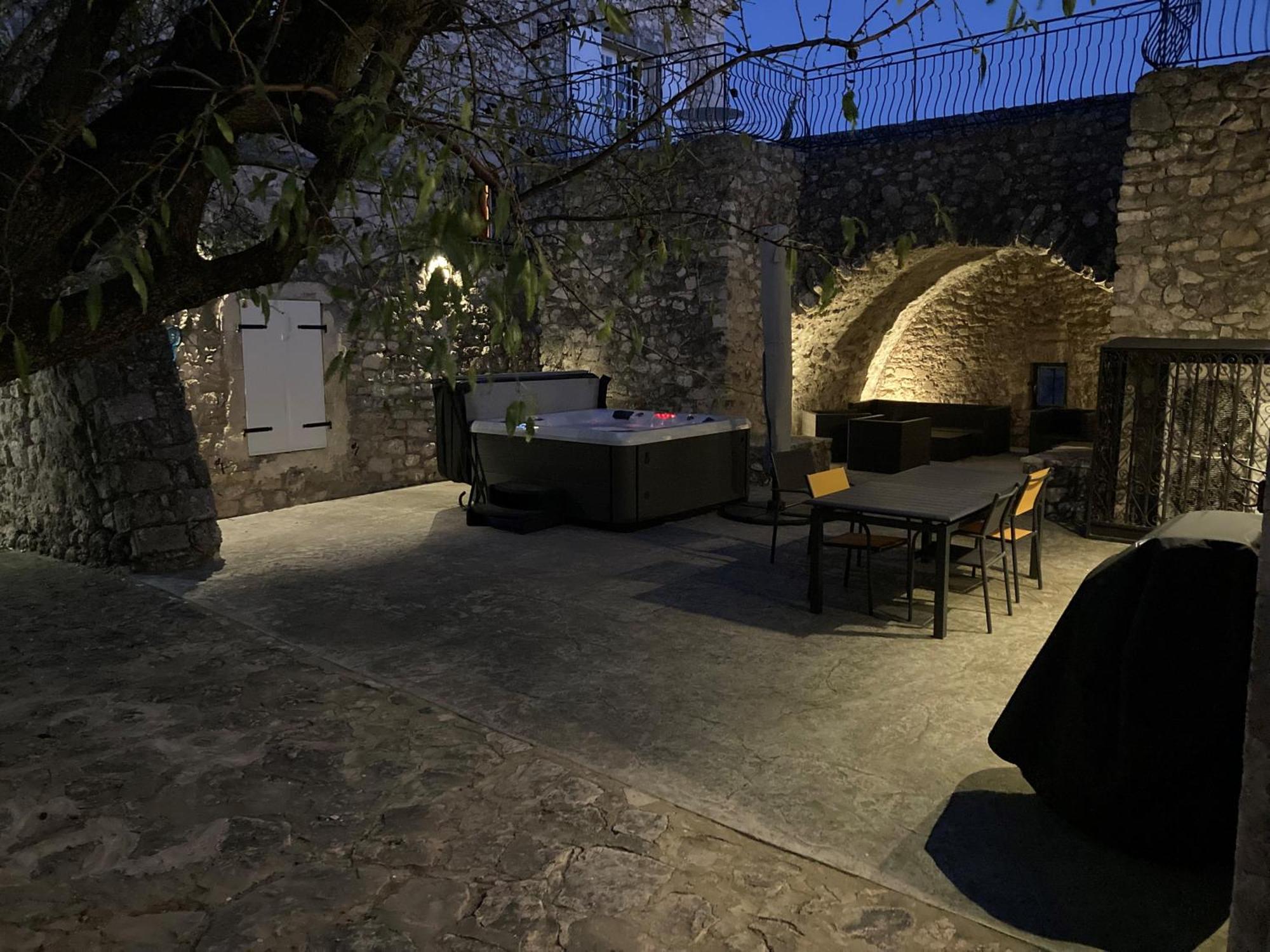 La Closerie D'Escalin Gite 12 Personnes Et Jacuzzi La Garde-Adhémar Exterior foto